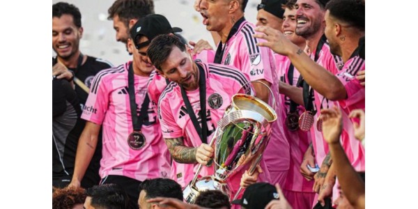 Lionel Messi onnistuu aina antamaan joukkuetovereilleen arvokkaimman lahjan eläkkeelle jäädessään Lionel Messi onnistuu aina antamaan joukkuetovereilleen arvokkaimman lahjan eläkkeelle jäädessään